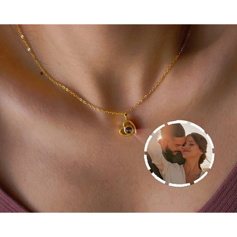 Heart-shaped photo projection necklace