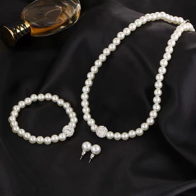 Women's pearl jewelry set