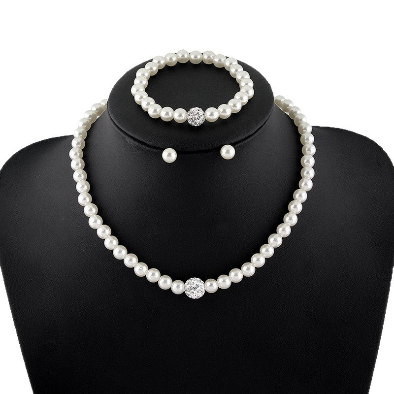 Women's pearl jewelry set