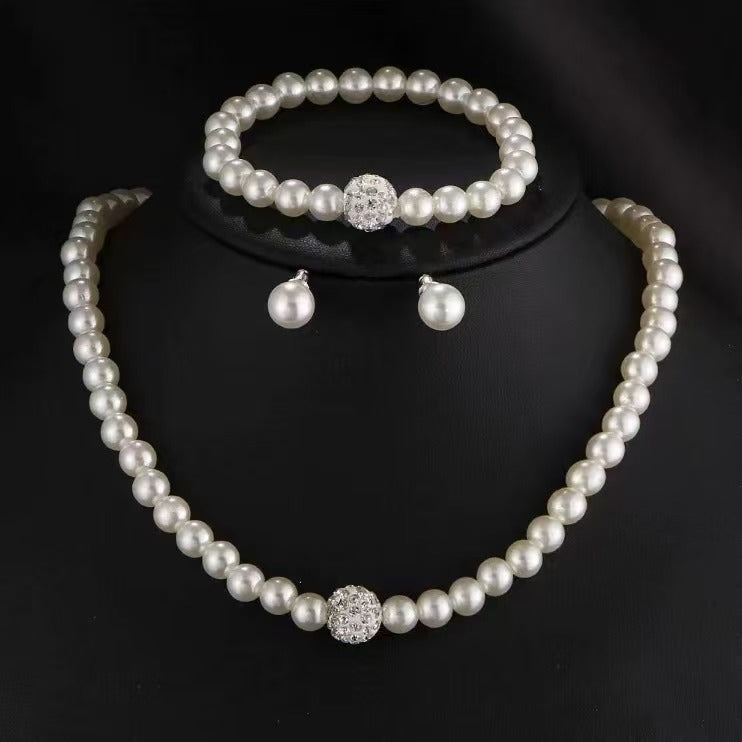 Women's pearl jewelry set